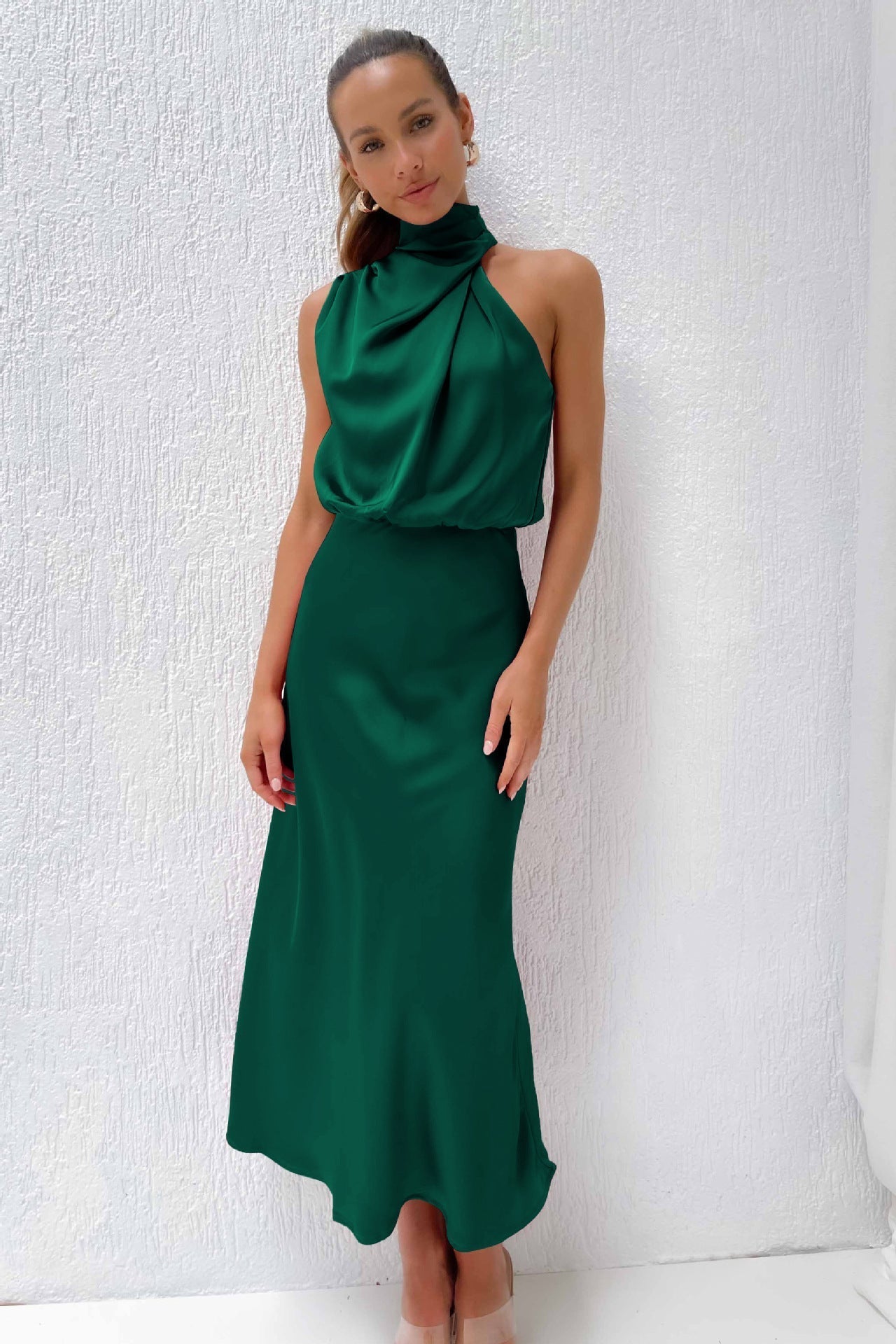 Lallisa | Lång satin klänning med halterneck